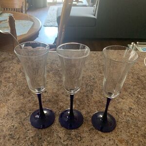 NWOT Vintage Tall Blue Stemmed Set of 3 Wine Clear Glasses 9”